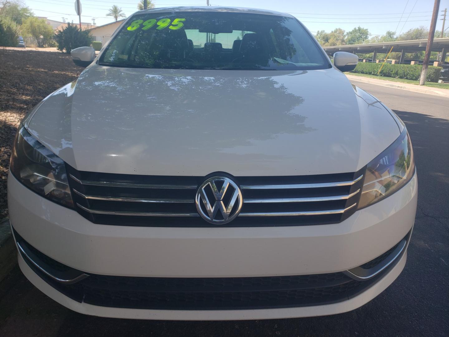 2013 WHITE /gray and black Volkswagen Passat se (1VWBP7A31DC) with an 2.5 l5 engine, 6-Speed Automatic transmission, located at 323 E Dunlap Ave., Phoenix, AZ, 85020, (602) 331-9000, 33.567677, -112.069000 - 2013 Volkswagen Passat SE,........ EXCELLENT condition,......A Real Must See!!.... No accidents, Ice cold ac, Touch Screen Stereo/CD Player, Satellite compatible, Bluetooth, Phone sync, Clean Black and Gray interior with Black Leather seats in near perfect condition, power windows, power door locks, - Photo#1